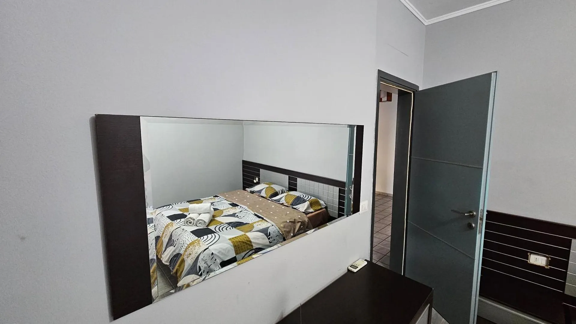 Apartment Mani'S Family Lake Home Tirana